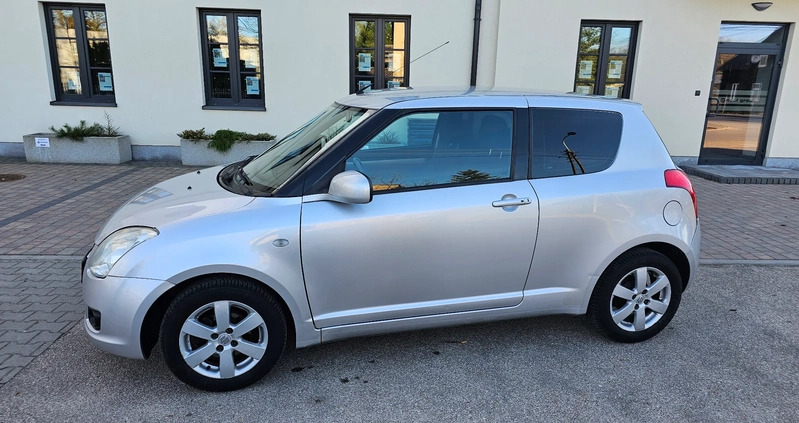 Suzuki Swift cena 13900 przebieg: 119000, rok produkcji 2010 z Sokołów Małopolski małe 529